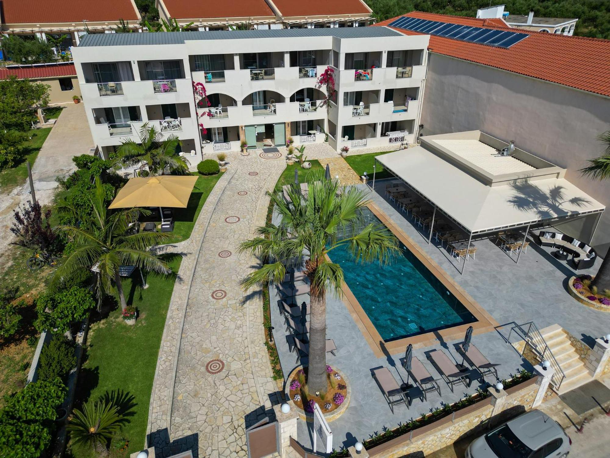 Remezzo Studios & Apartments Amoudi Luaran gambar