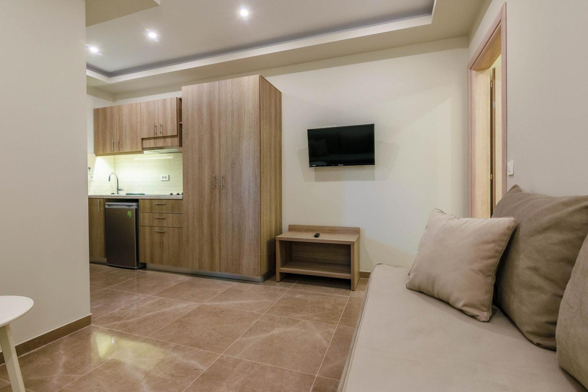 Remezzo Studios & Apartments Amoudi Luaran gambar