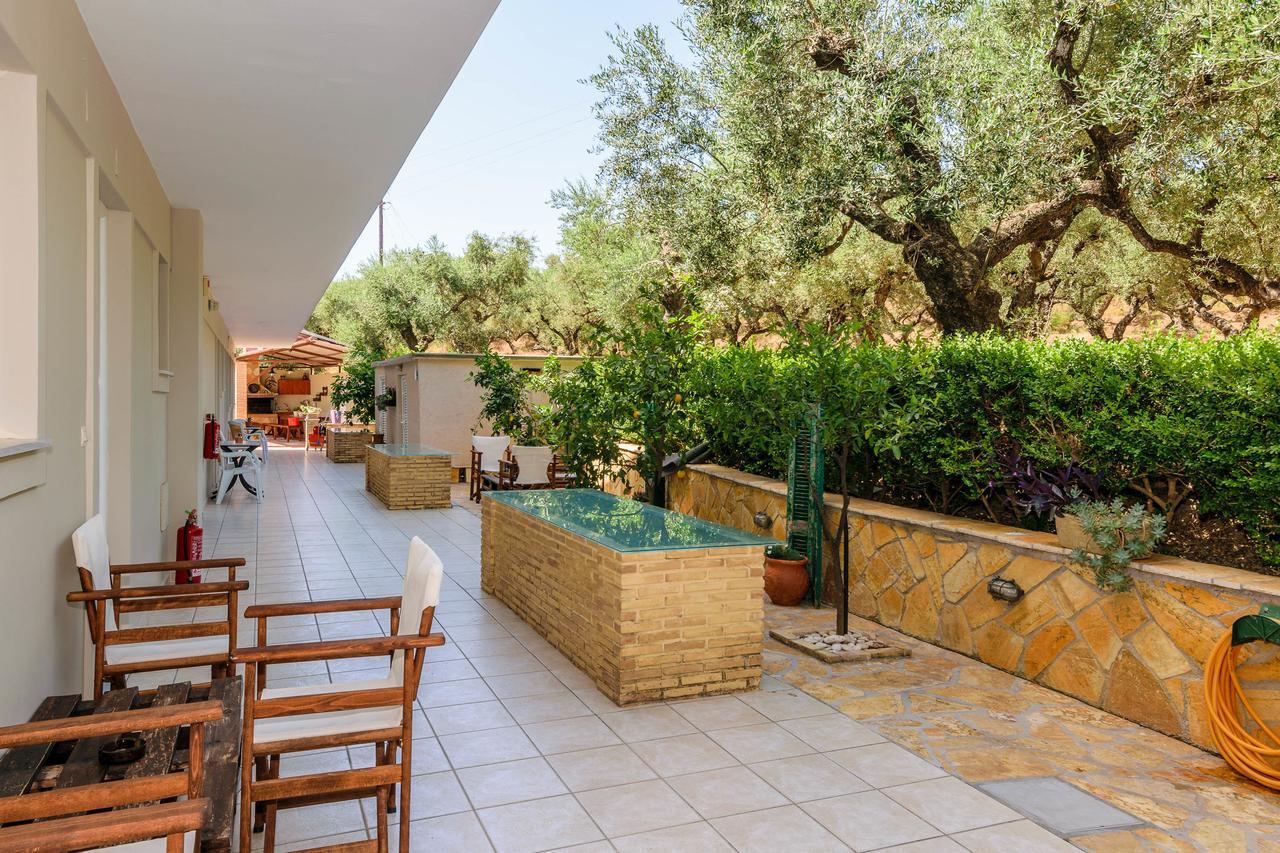 Remezzo Studios & Apartments Amoudi Luaran gambar