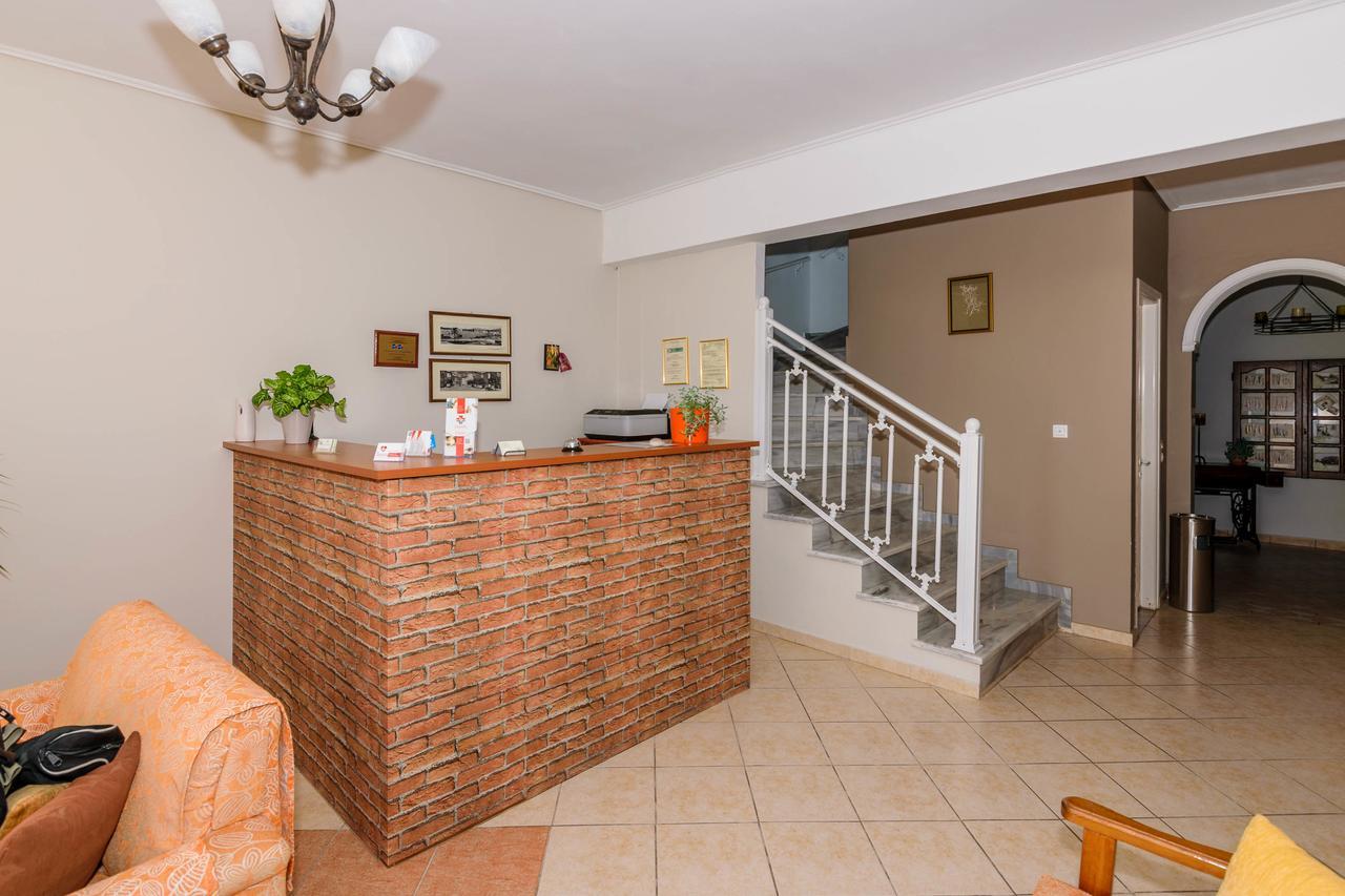 Remezzo Studios & Apartments Amoudi Luaran gambar
