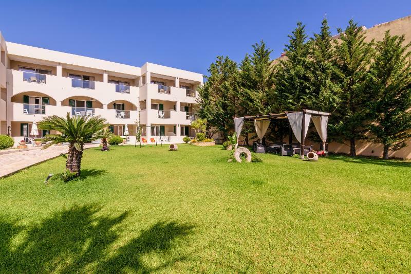 Remezzo Studios & Apartments Amoudi Luaran gambar