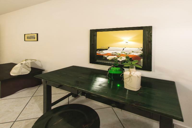 Remezzo Studios & Apartments Amoudi Luaran gambar