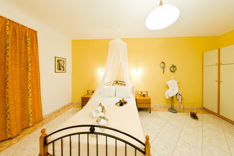 Remezzo Studios & Apartments Amoudi Luaran gambar