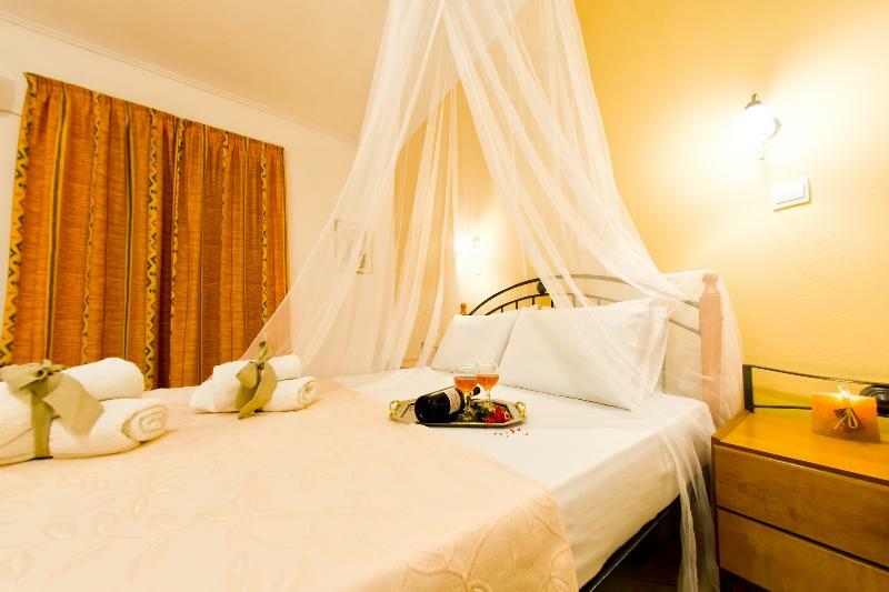 Remezzo Studios & Apartments Amoudi Luaran gambar