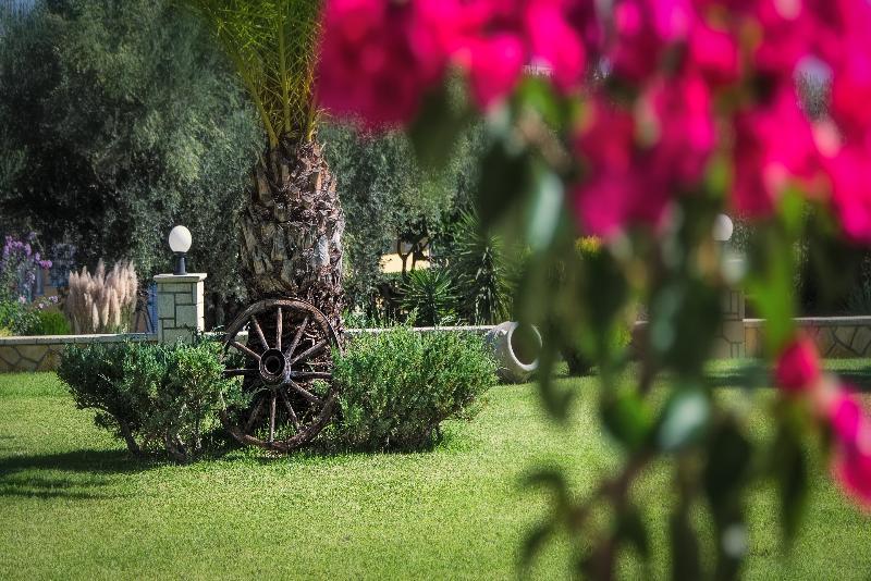 Remezzo Studios & Apartments Amoudi Luaran gambar
