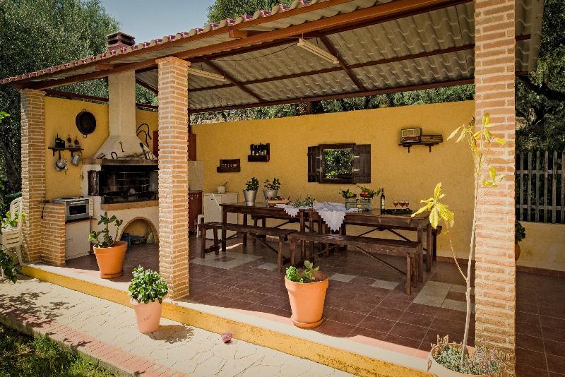 Remezzo Studios & Apartments Amoudi Luaran gambar