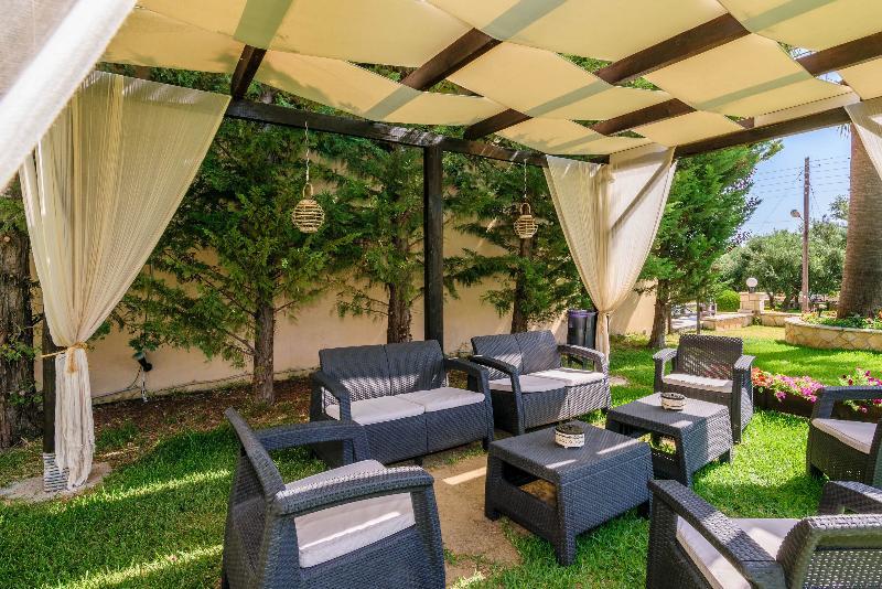 Remezzo Studios & Apartments Amoudi Luaran gambar