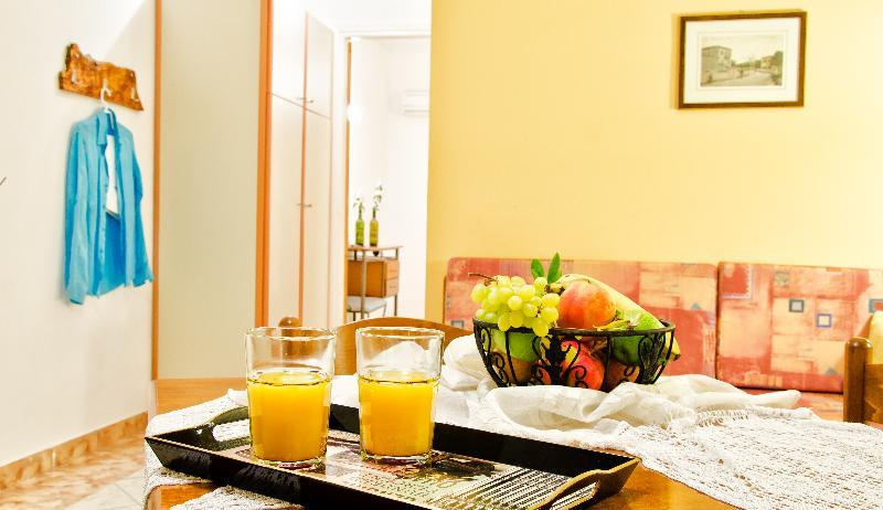 Remezzo Studios & Apartments Amoudi Luaran gambar