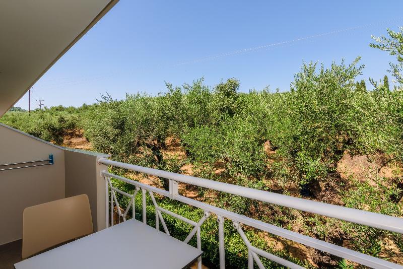 Remezzo Studios & Apartments Amoudi Luaran gambar